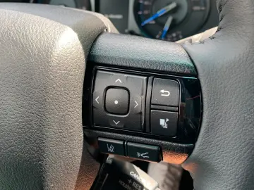 TOYOTA Hilux 2.8 D-4D 4X4 INVINCIBLE   SCHALTGETRIEBE!!