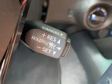 TOYOTA Hilux 2.8 D-4D 4X4 INVINCIBLE   SCHALTGETRIEBE!!