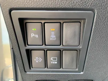 TOYOTA Hilux 2.8 D-4D 4X4 INVINCIBLE   SCHALTGETRIEBE!!