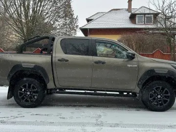 TOYOTA Hilux 2.8 D-4D 4X4 DOUBLE INVINCIBLE NET  47990.