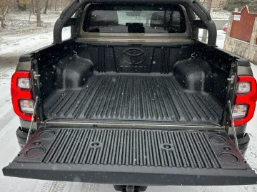 TOYOTA Hilux 2.8 D-4D 4X4 DOUBLE INVINCIBLE NET  47990.