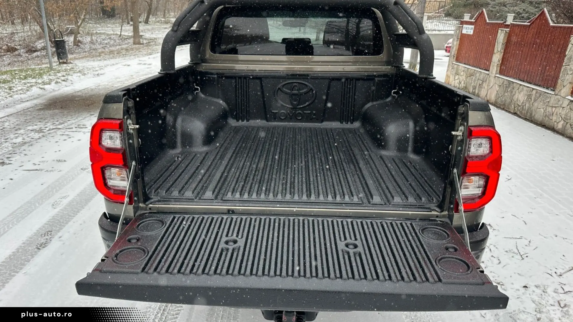 TOYOTA Hilux 2.8 D-4D 4X4 DOUBLE INVINCIBLE NET  47990.