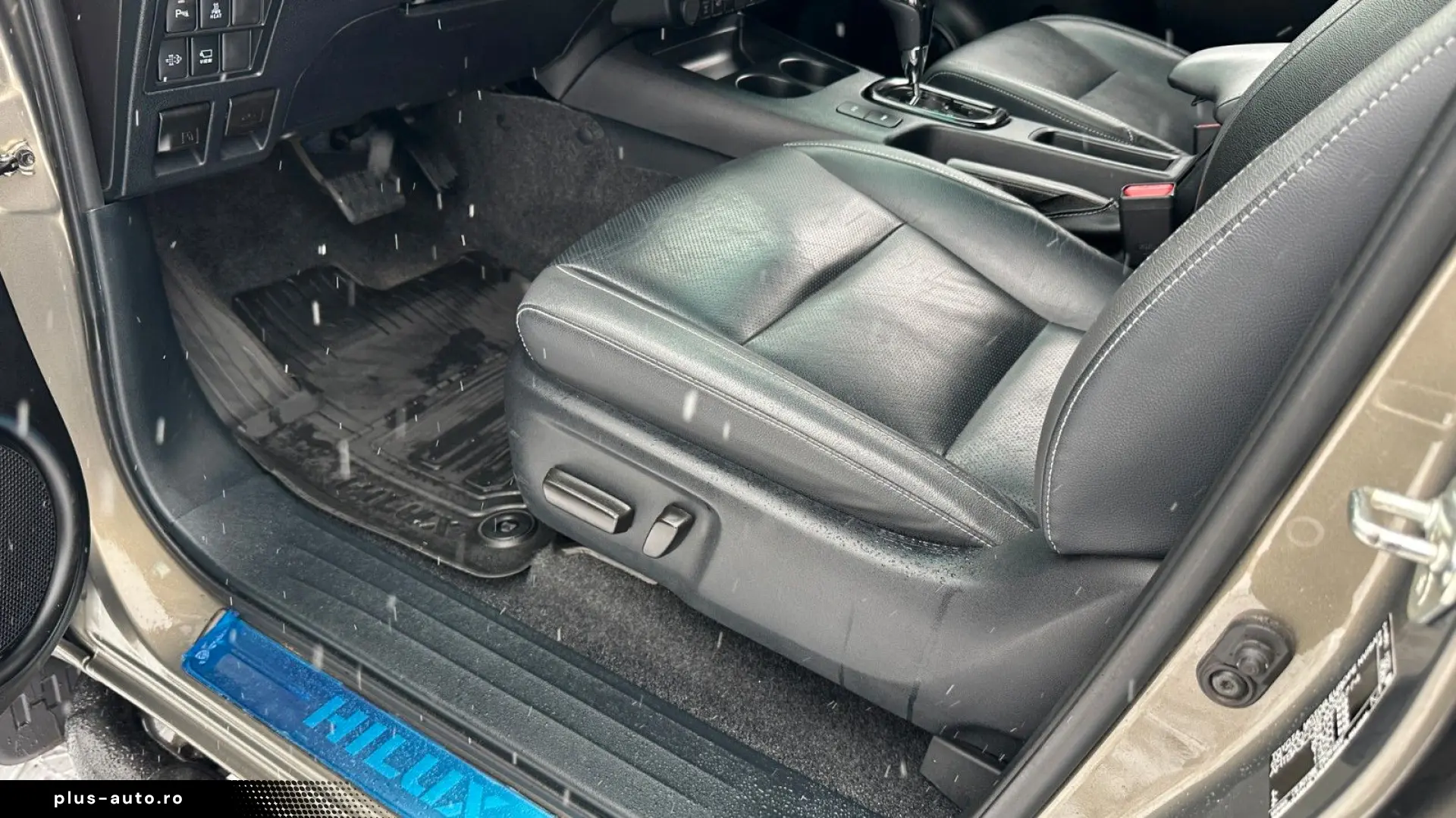 TOYOTA Hilux 2.8 D-4D 4X4 DOUBLE INVINCIBLE NET  47990.