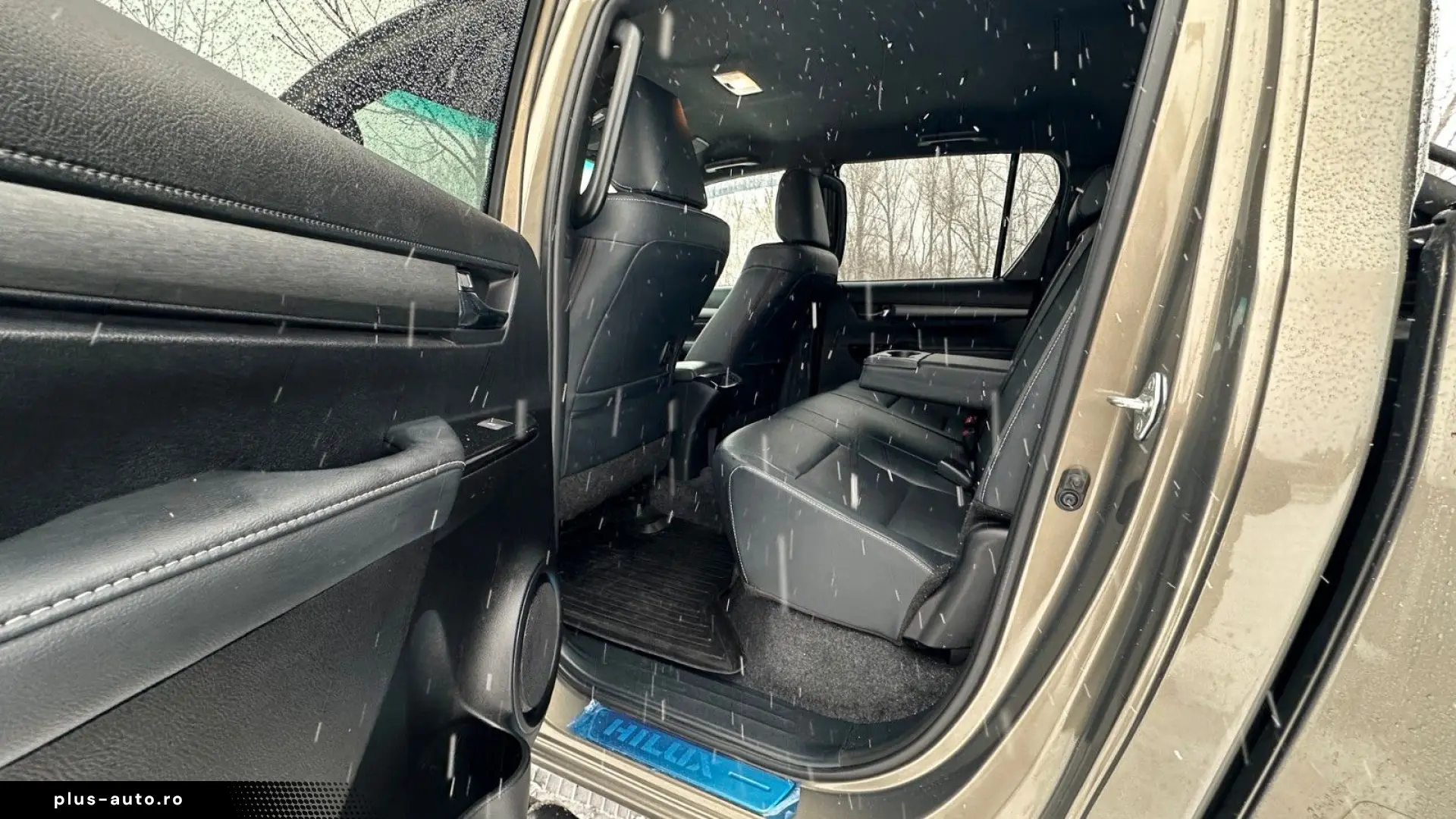 TOYOTA Hilux 2.8 D-4D 4X4 DOUBLE INVINCIBLE NET  47990.