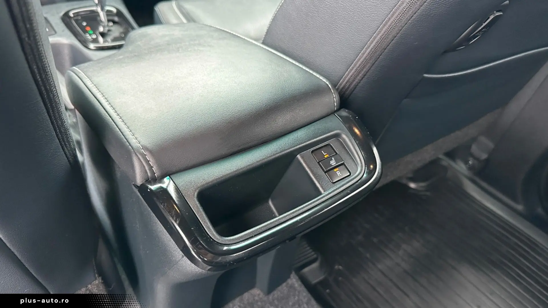 TOYOTA Hilux 2.8 D-4D 4X4 DOUBLE INVINCIBLE NET  47990.