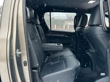 TOYOTA Hilux 2.8 D-4D 4X4 DOUBLE INVINCIBLE NET  47990.