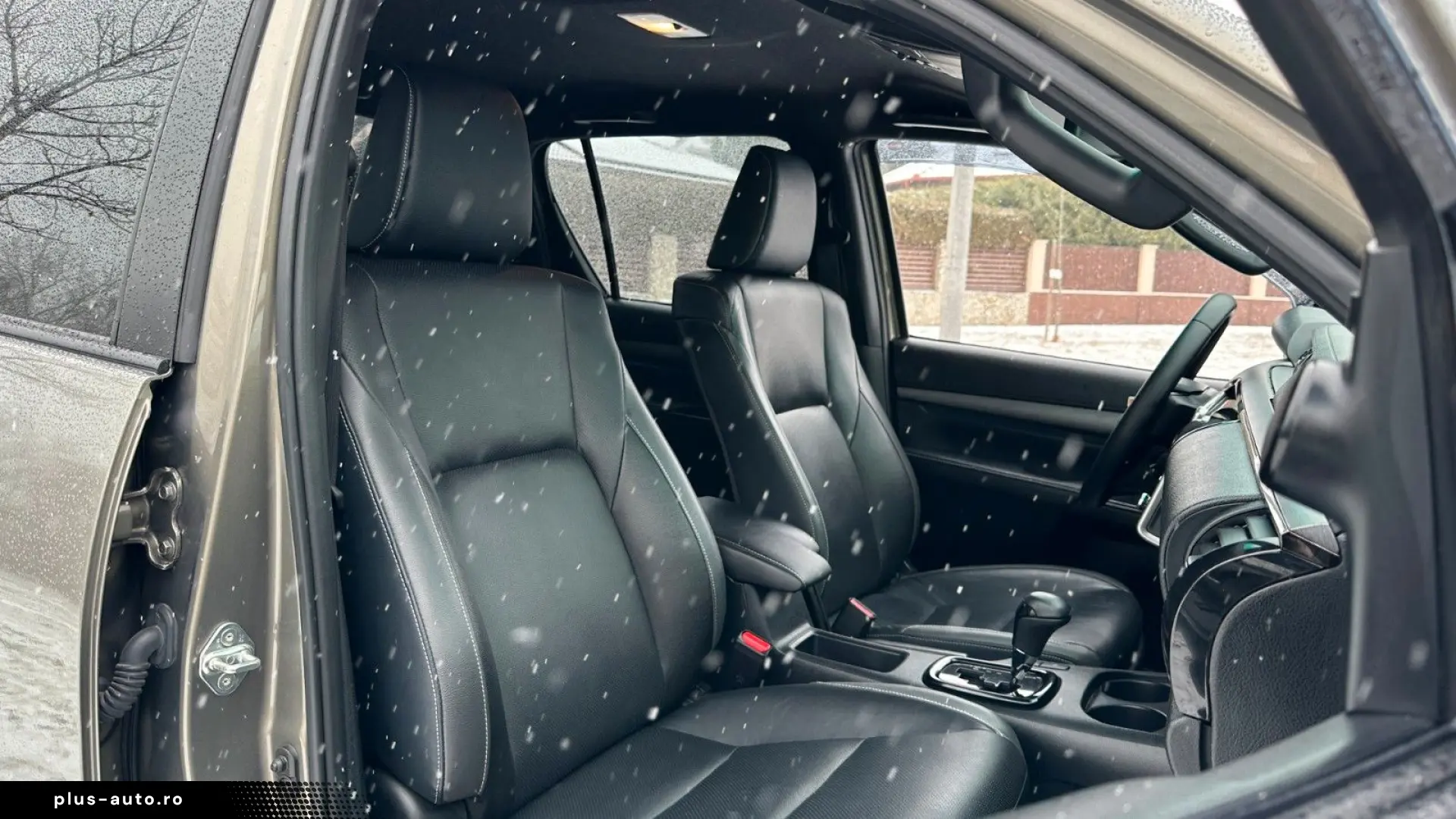 TOYOTA Hilux 2.8 D-4D 4X4 DOUBLE INVINCIBLE NET  47990.