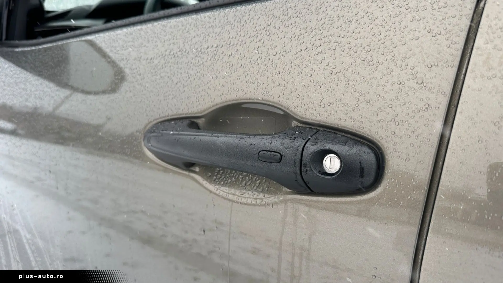 TOYOTA Hilux 2.8 D-4D 4X4 DOUBLE INVINCIBLE NET  47990.