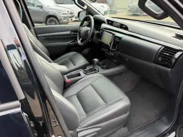 TOYOTA Double Cab INVINCIBLE 2.8 Aut.Leder.LED.Kamera.