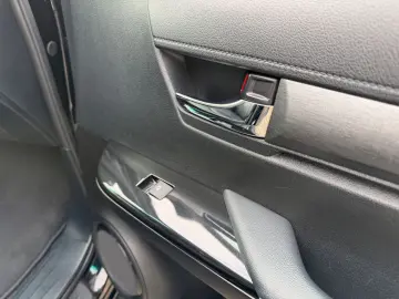 TOYOTA Double Cab INVINCIBLE 2.8 Aut.Leder.LED.Kamera.