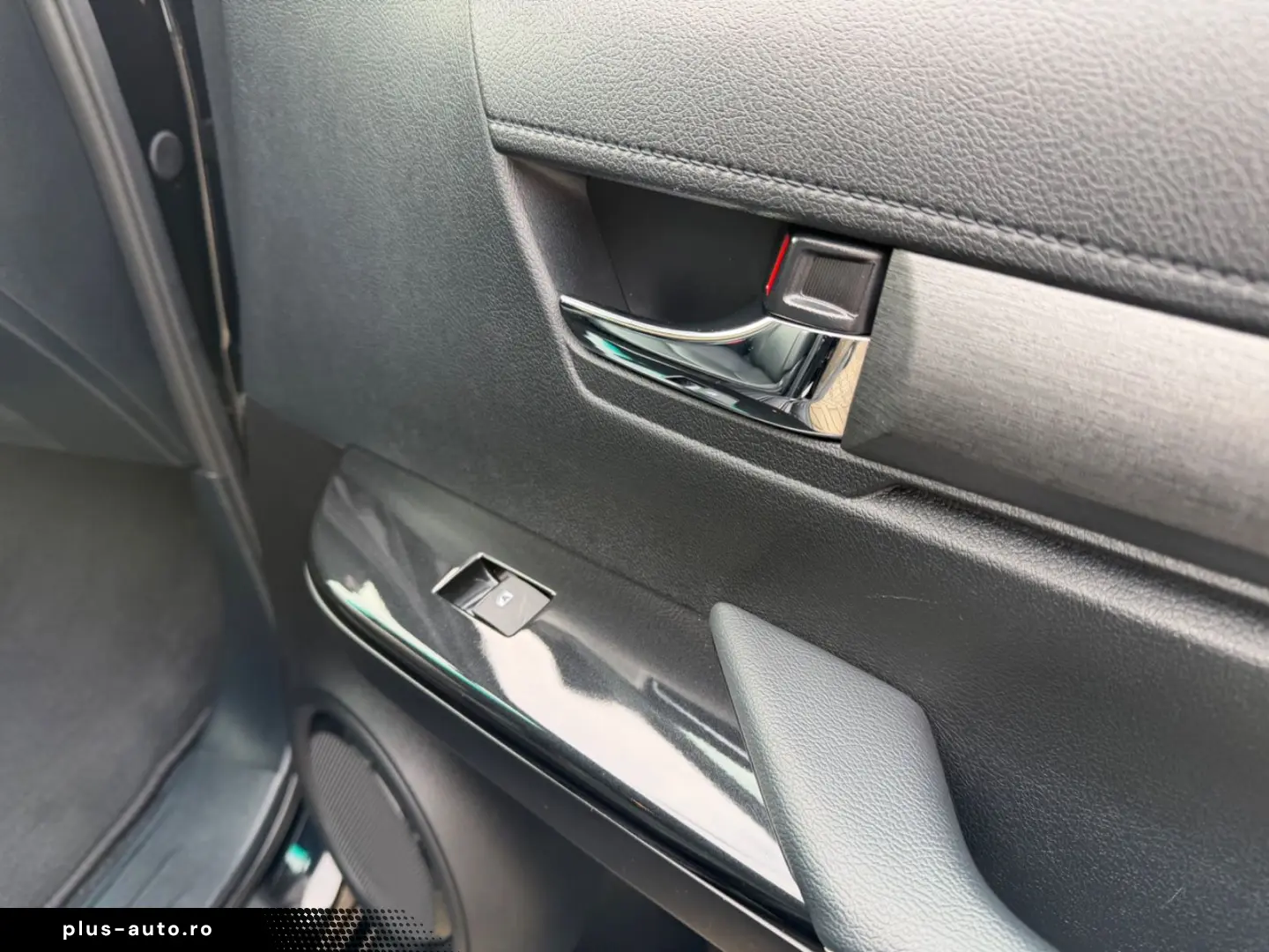 TOYOTA Double Cab INVINCIBLE 2.8 Aut.Leder.LED.Kamera.