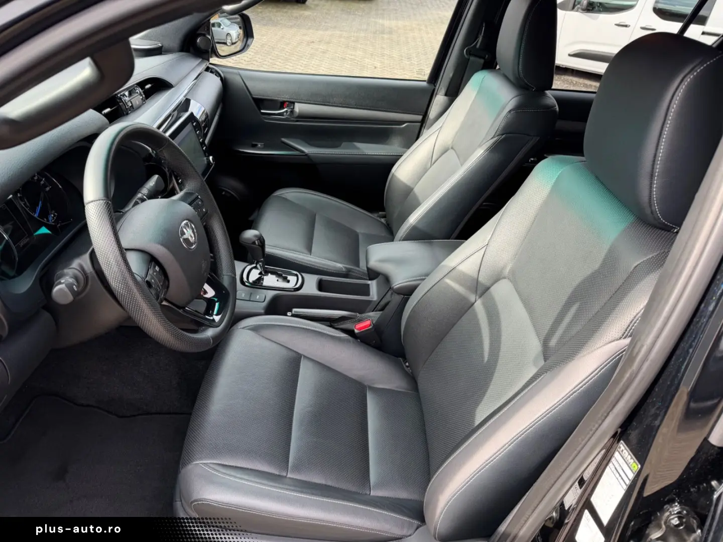 TOYOTA Double Cab INVINCIBLE 2.8 Aut.Leder.LED.Kamera.