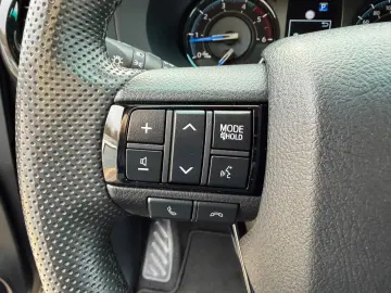 TOYOTA Double Cab INVINCIBLE 2.8 Aut.Leder.LED.Kamera.