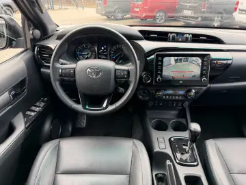 TOYOTA Double Cab INVINCIBLE 2.8 Aut.Leder.LED.Kamera.