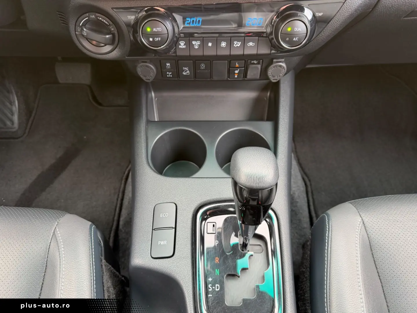 TOYOTA Double Cab INVINCIBLE 2.8 Aut.Leder.LED.Kamera.