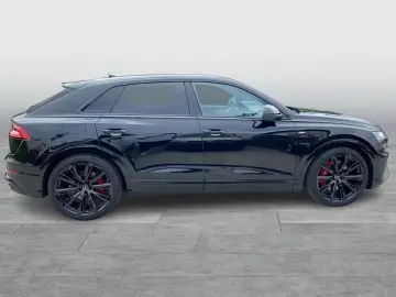 Audi Q8 TFSI E LUFT HUD B&O  23 PANO