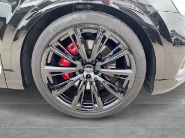 Audi Q8 TFSI E LUFT HUD B&O  23 PANO