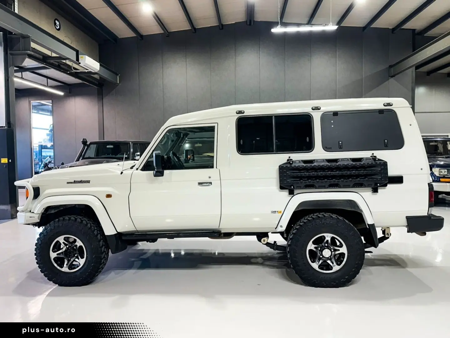 TOYOTA Land Cruiser - GRJ78