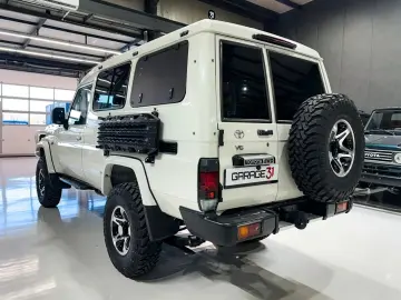 TOYOTA Land Cruiser - GRJ78