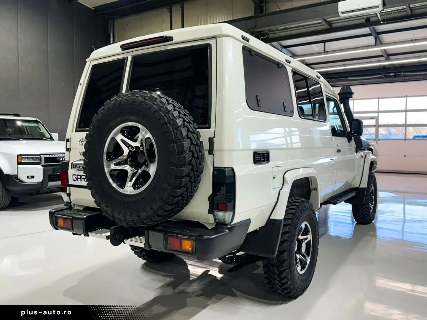 TOYOTA Land Cruiser - GRJ78