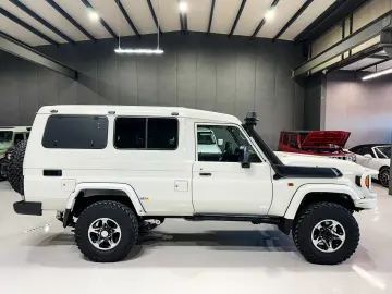 TOYOTA Land Cruiser - GRJ78
