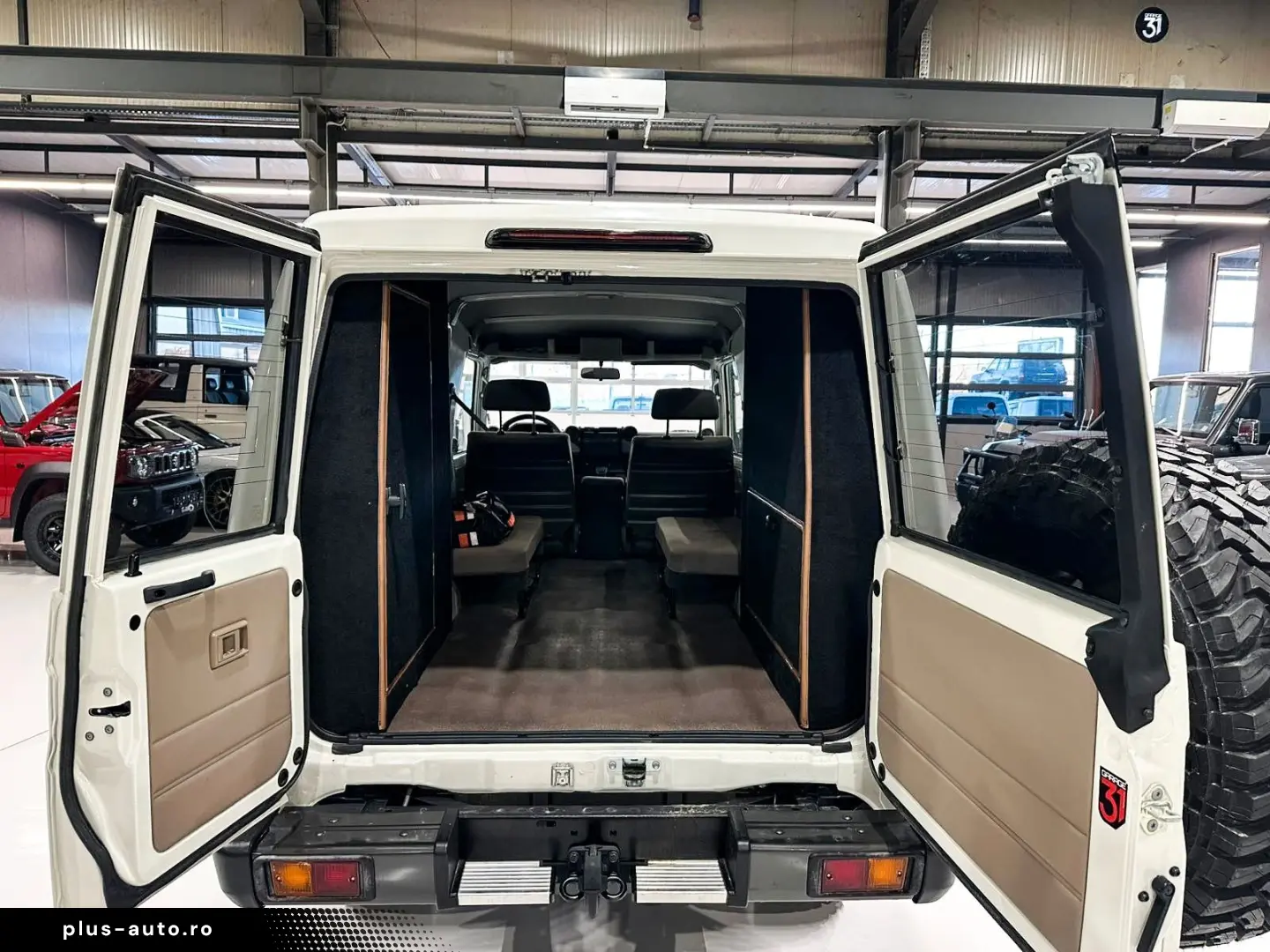 TOYOTA Land Cruiser - GRJ78