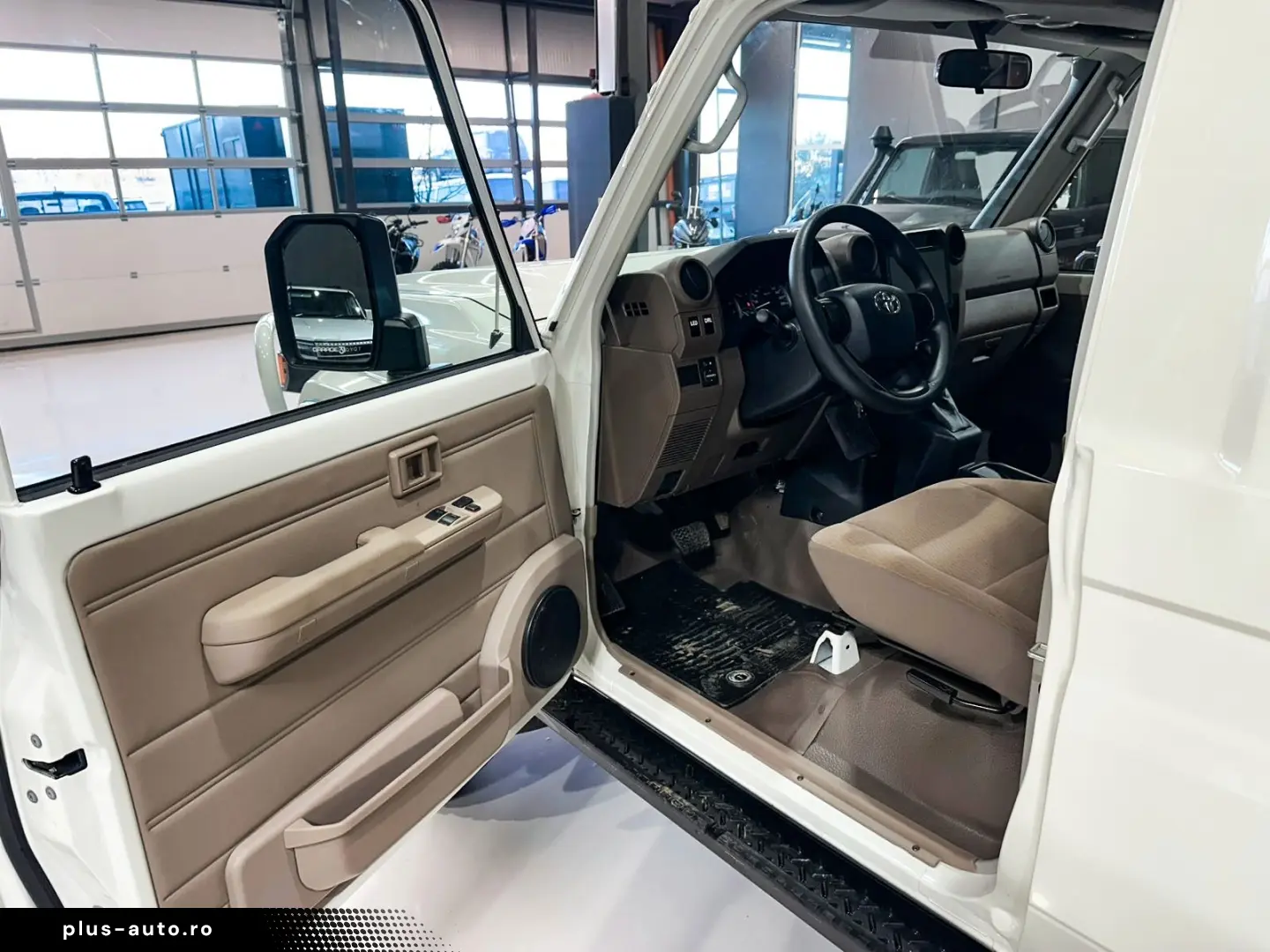 TOYOTA Land Cruiser - GRJ78