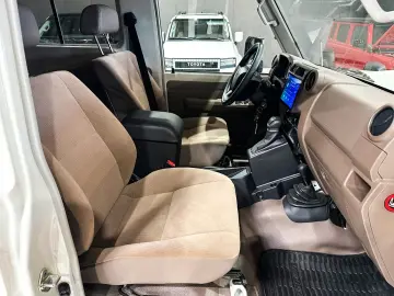 TOYOTA Land Cruiser - GRJ78