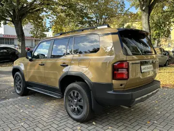 TOYOTA Land Cruiser 2 8 D-4D AWD Executive