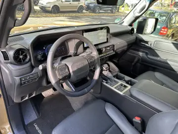 TOYOTA Land Cruiser 2 8 D-4D AWD Executive