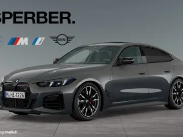 BMW M440i xDrive M Sportpaket Pro Glasdach Driving A