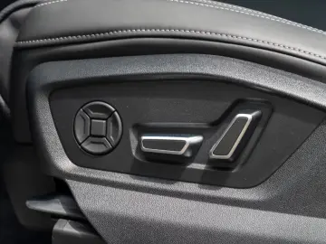 Audi Q8 50 TDI QUATTRO.SLINE.AHK.PANO.SOFT