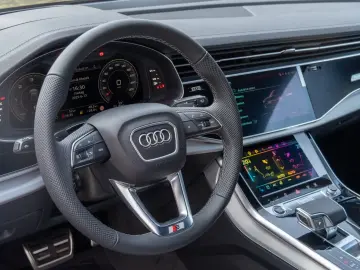 Audi Q8 50 TDI QUATTRO.SLINE.AHK.PANO.SOFT