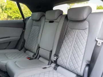 Audi Q8 50 TDI QUATTRO.SLINE.AHK.PANO.SOFT