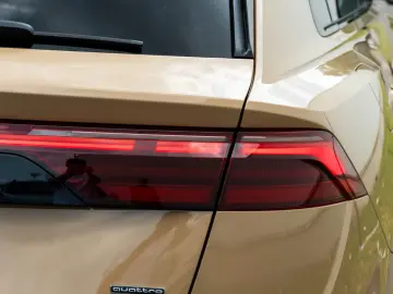 Audi Q8 50 TDI QUATTRO.SLINE.AHK.PANO.SOFT