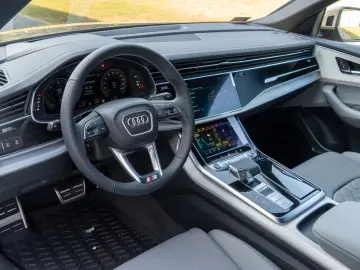Audi Q8 50 TDI QUATTRO.SLINE.AHK.PANO.SOFT