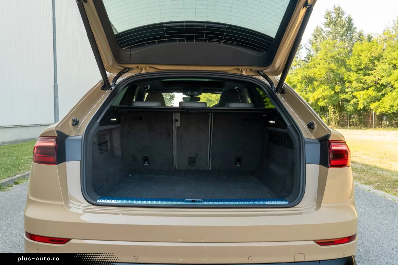 Audi Q8 50 TDI QUATTRO.SLINE.AHK.PANO.SOFT