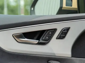 Audi Q8 50 TDI QUATTRO.SLINE.AHK.PANO.SOFT