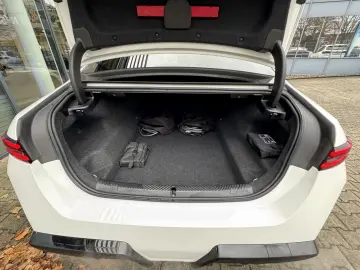 BMW M5 Limousine M-Drive-Pack B&W Carbon AHK 0 5% Ve