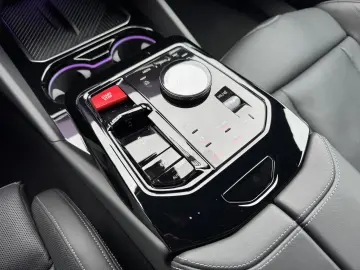 BMW M5 Limousine M-Drive-Pack B&W Carbon AHK 0 5% Ve