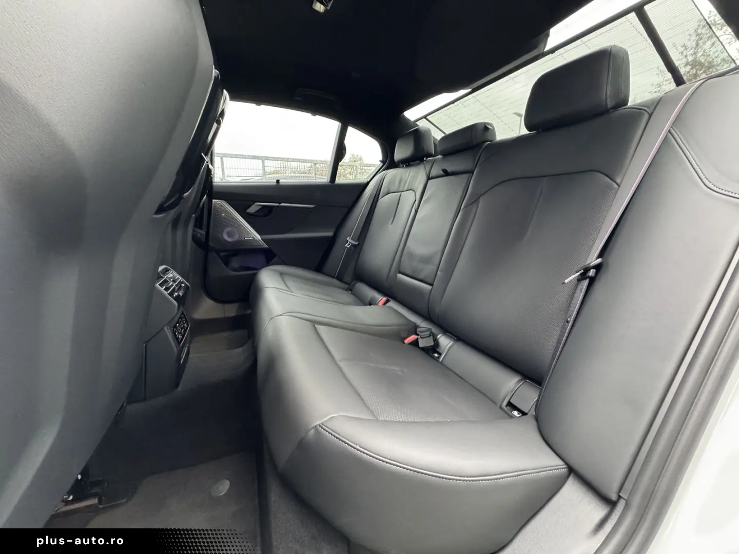 BMW M5 Limousine M-Drive-Pack B&W Carbon AHK 0 5% Ve