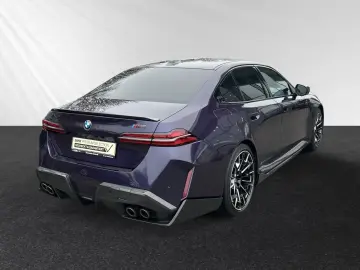 BMW M5 Limousine  Technoviolett  MDriver'sPack.
