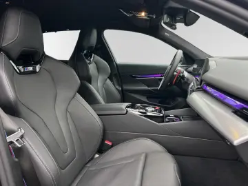 BMW M5 Limousine  Technoviolett  MDriver'sPack.