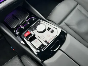 BMW M5 Limousine  Technoviolett  MDriver'sPack.