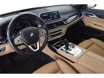 BMW 745 e Massagefunktion Glasdach Soft Close Gestik