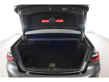 BMW 745 e Massagefunktion Glasdach Soft Close Gestik