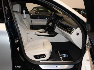 BMW 750 L i xDrive M Sport Executive Skylounge VOLL