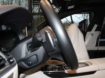 BMW 750 L i xDrive M Sport Executive Skylounge VOLL