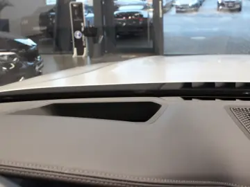 BMW 750 L i xDrive M Sport Executive Skylounge VOLL