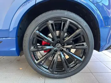 Audi Q8 50TDI Facelift MY26 blau-sw SLine Mtx Pan 23